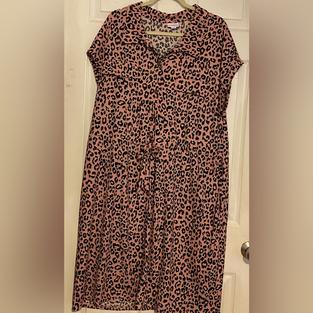 Women’s Pink Leopard Print Button-Front Dress